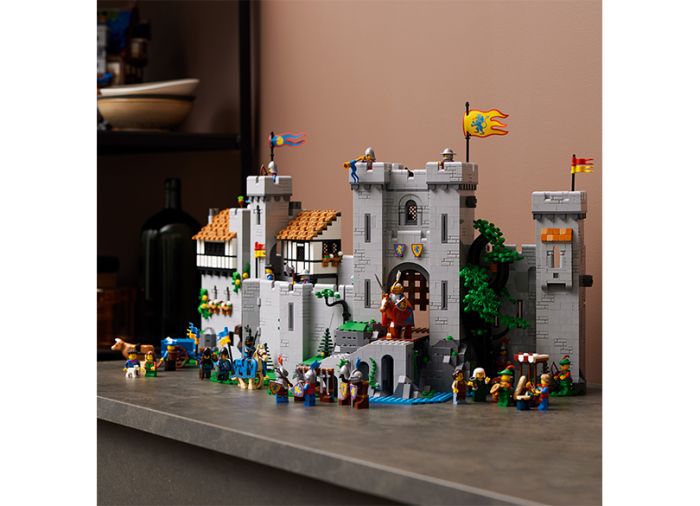 Lego best sale castle 2018