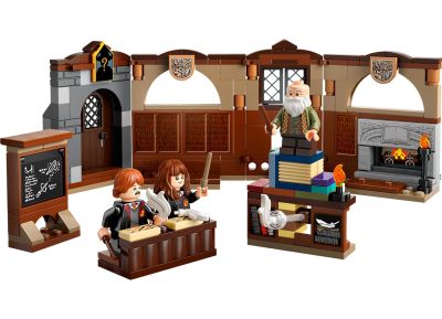 Hogwarts™ Castle: Charms Class